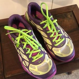 UnderArmor Tennis Shoes